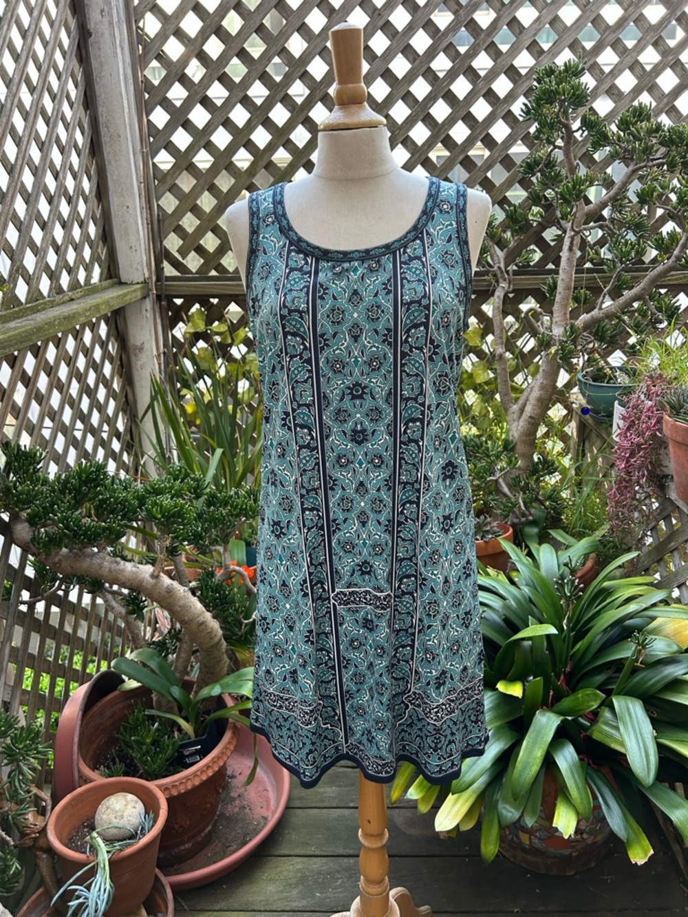 Max Studio Teal and Black Sleeveless  Dress. Keyhole back. Size Medium   NWT